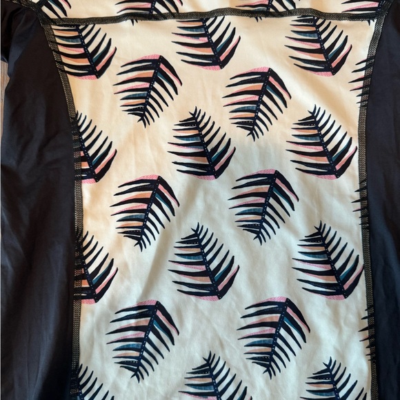 Patagonia Swim Rashguard Small NWOT - Picture 11 of 12